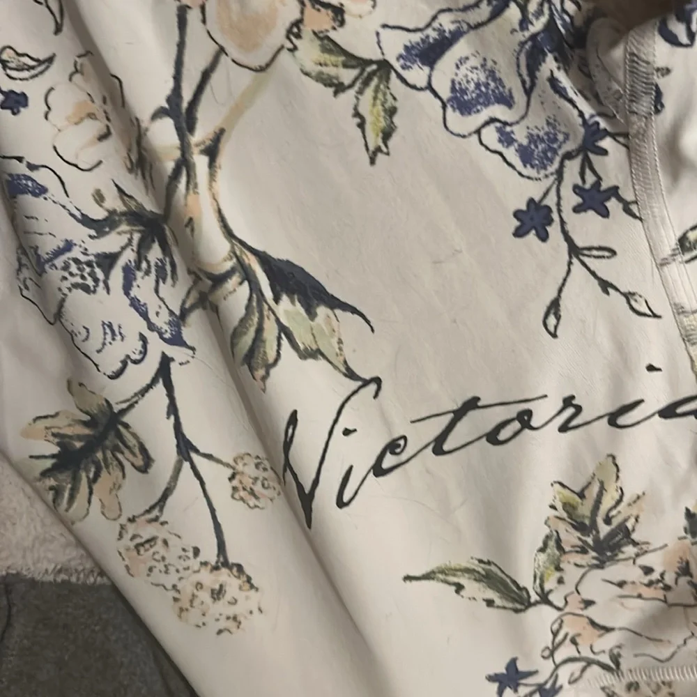 Victoria's Secret Hi waist Knockout Floral Leggings Size M - Picture 9 of 10